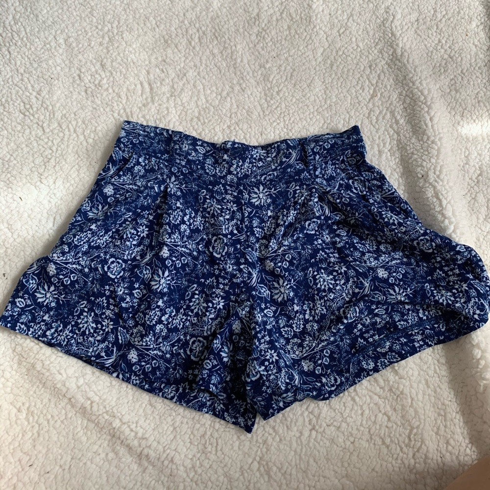 Jessica Simpson blue shorts